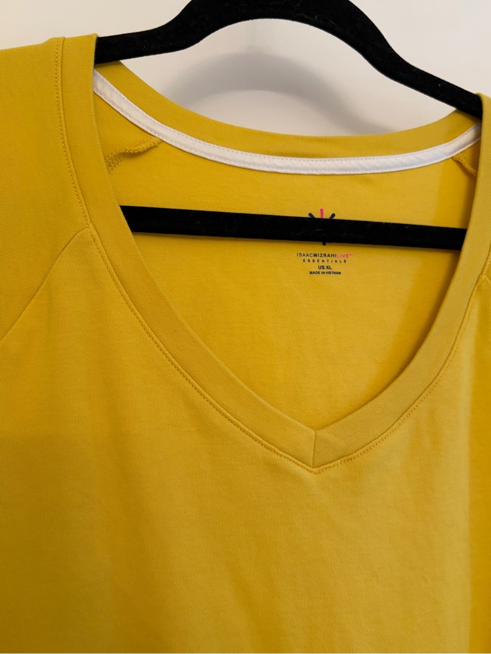 Isaac Mizrahi Yellow V-Neck Short Sleeve Tee